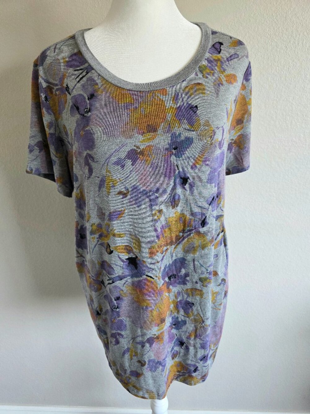 Torrid Super Soft Knit Top T-Shirt Artsy Watercolor Floral Gray Purple Plus 0 0X